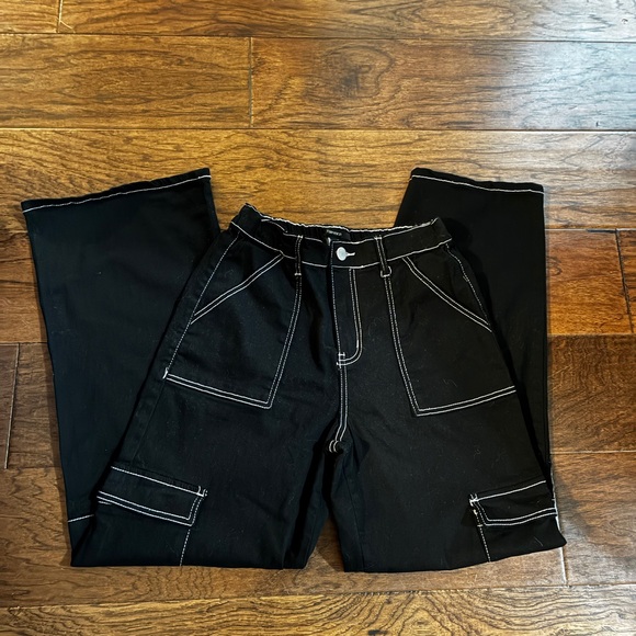 Forever 21 Pants - Forever 21 Women's Wide Leg Black Cargo with White Stitching -  Medium EUC Y2K